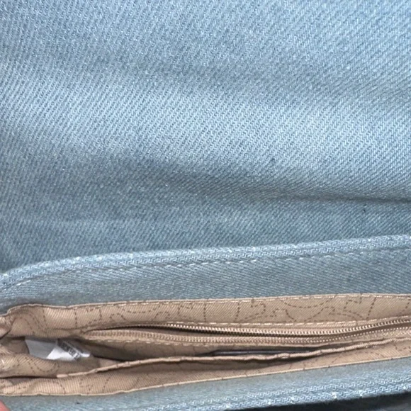 True Religion Light Blue Quilted Crossbody with Beige Logo Strap - Picture 3 of 8